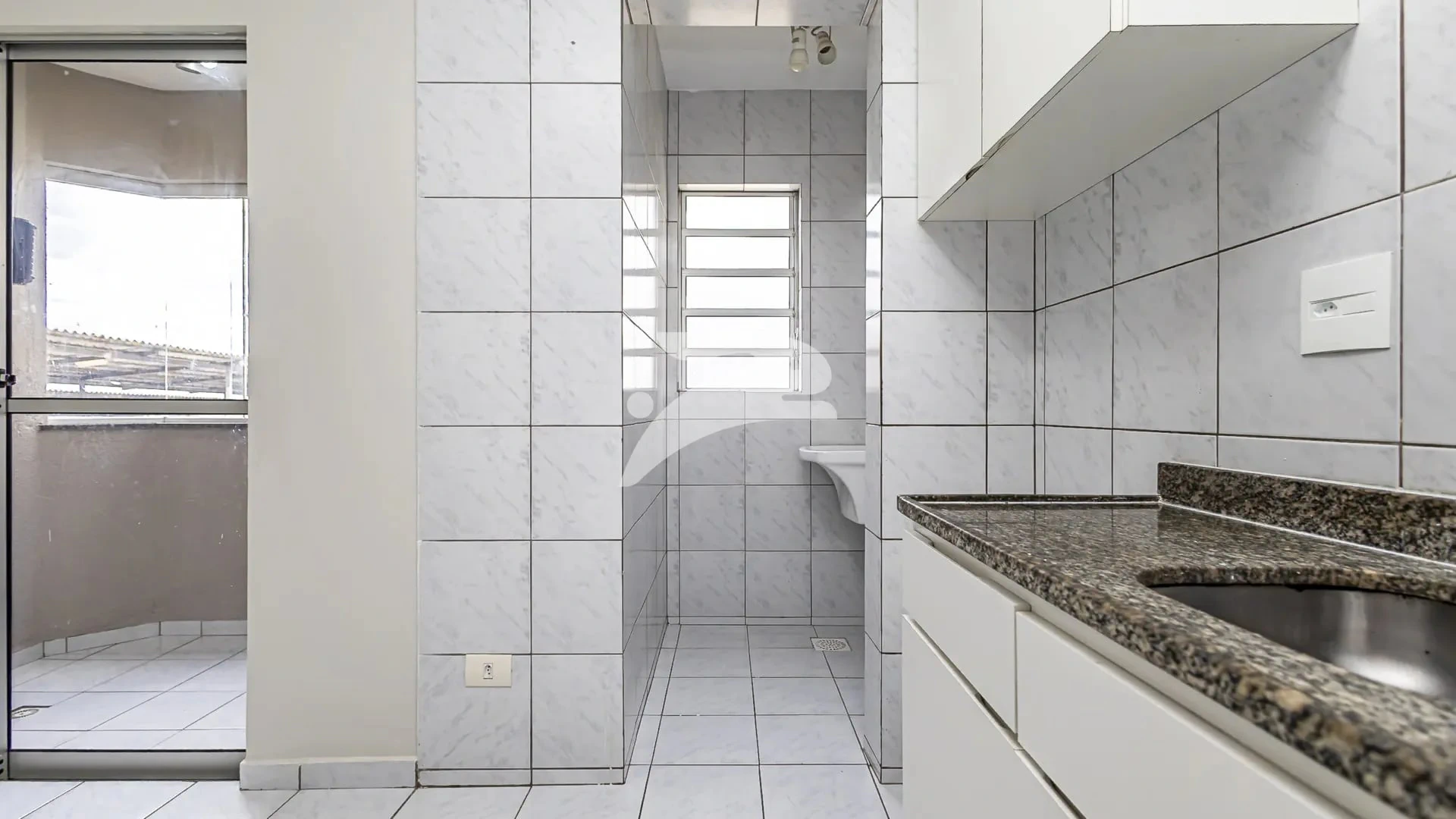 Балкон с грилем и 3 спальни: квартира 56 м² — photo 10