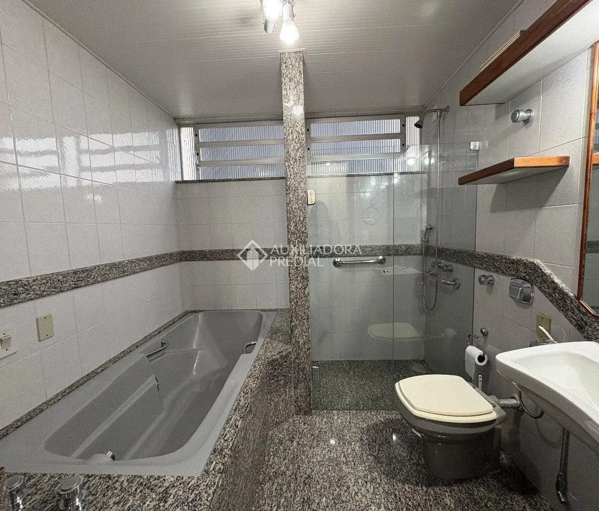 3-bedroom apartment with a glass-enclosed balcony — photo 17
