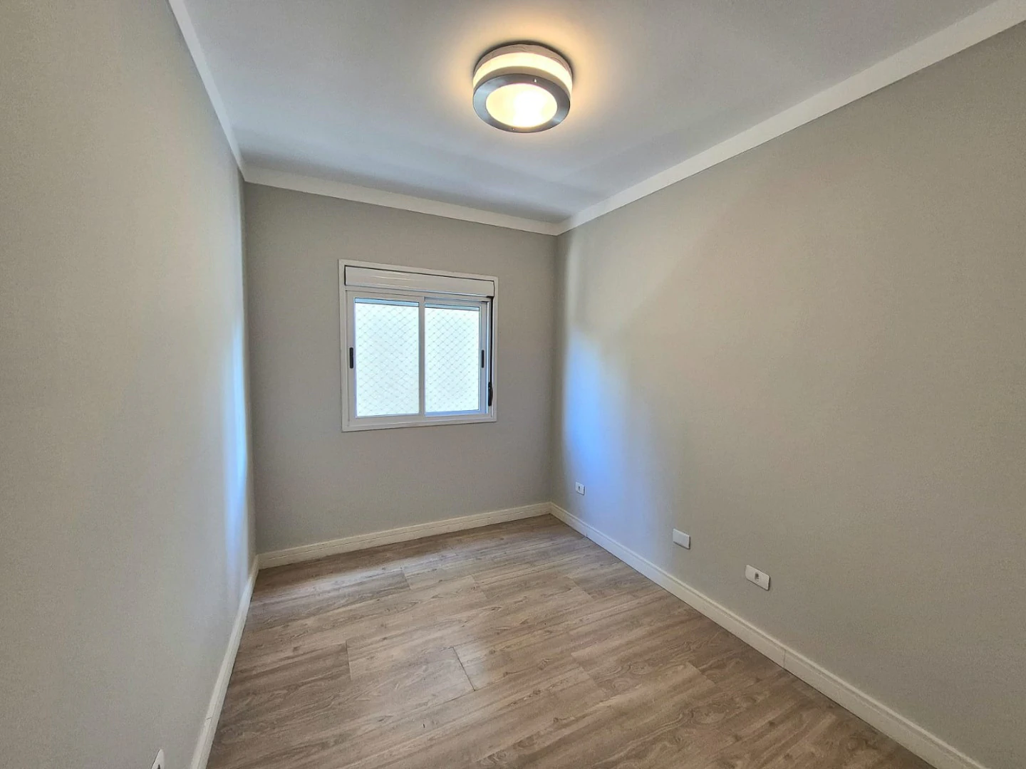 Apartment, 90 m², with wood or laminate floors — photo 10