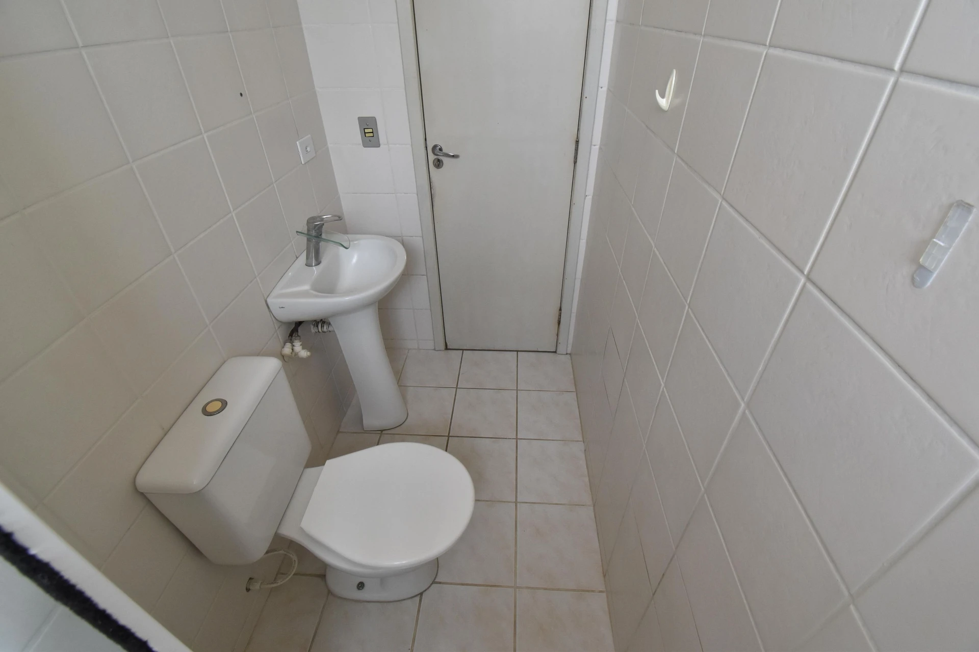 Wood or laminate floors in a 3-bedroom apartment, 53 m² — photo 38