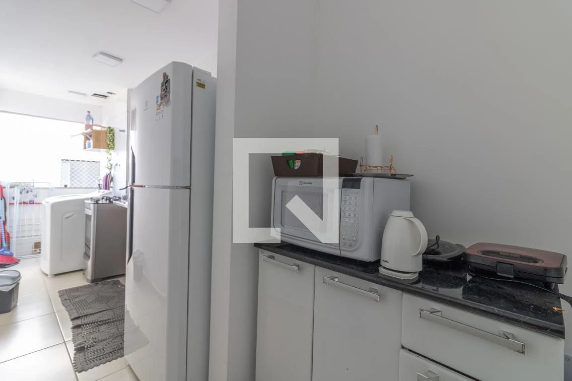 Apartamento mobiliado com 2 quartos e 1 banheiro — photo 2