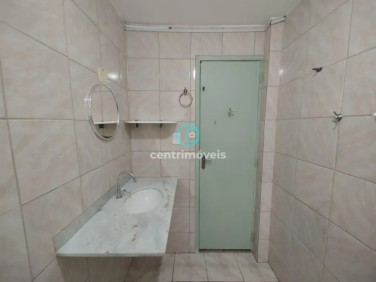 Wood or laminate floors in a 2-bedroom apartment, 50 m² — photo 17