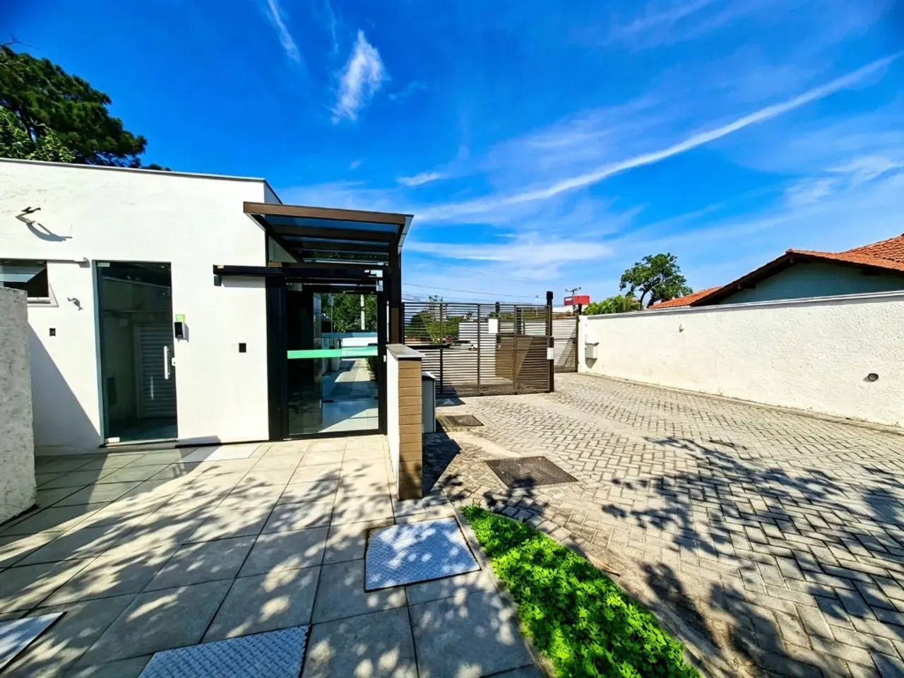 3-bedroom apartment with 2 parking spots and balcony — photo 18